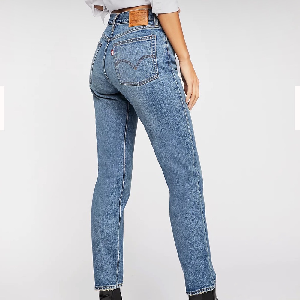 Levi Wedgie Jeans. 28